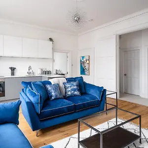 River Street View Apartment Bath
